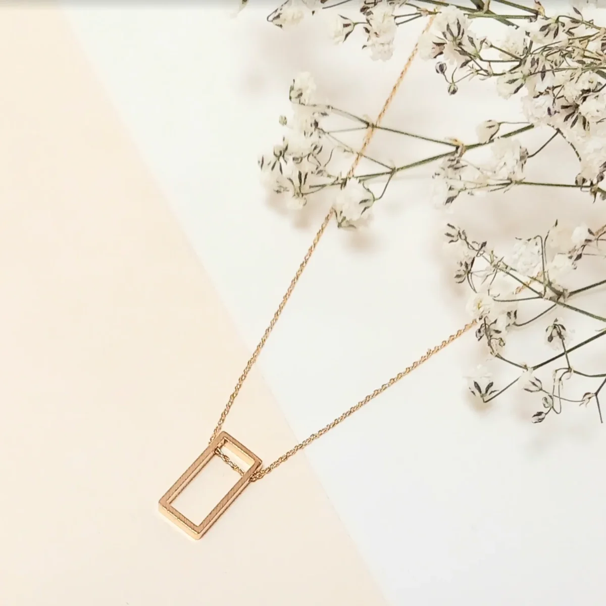Collier Rectangle Vertical